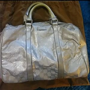 Gucci BAG w/dust bag included.